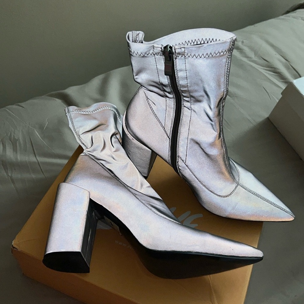 Reflective booties size UK 5=US 7 great condition, worn 1 time.